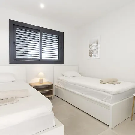 Elegant Luxury With Terrace In Higueron Апартаменты