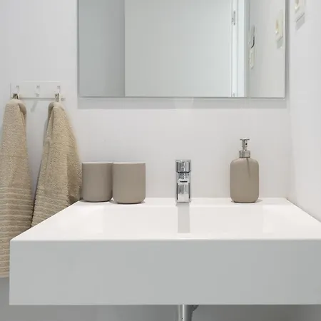 Elegant Luxury With Terrace In Higueron Apartamento
