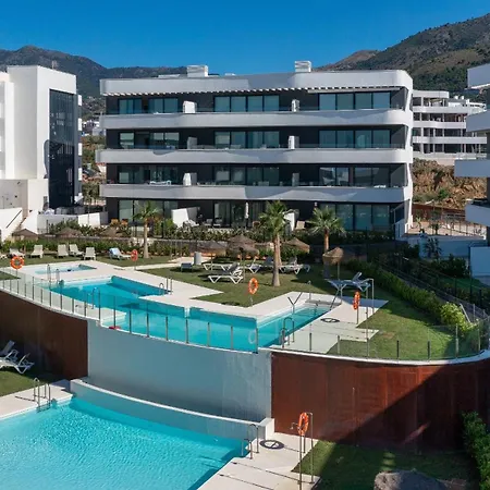 Elegant Luxury With Terrace In Higueron Fuengirola