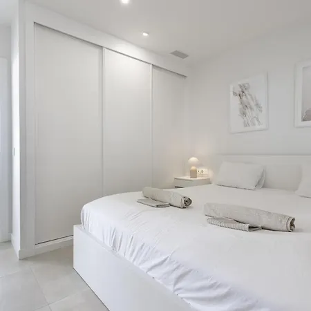 Elegant Luxury With Terrace In Higueron *