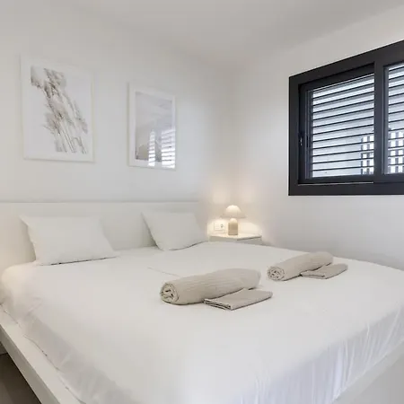Elegant Luxury With Terrace In Higueron Apartment *