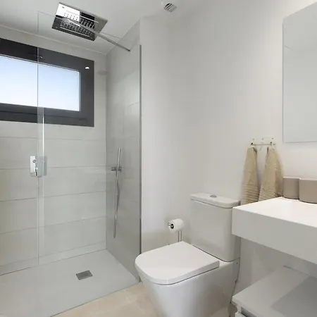 Elegant Luxury With Terrace In Higueron Fuengirola