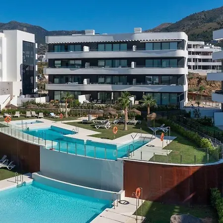 Elegant Luxury With Terrace In Higueron *