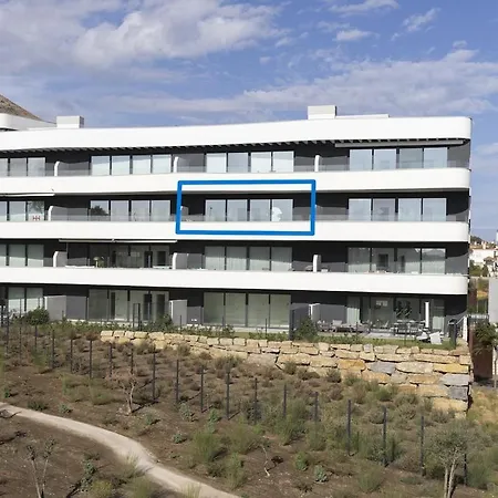 Elegant Luxury With Terrace In Higueron Fuengirola