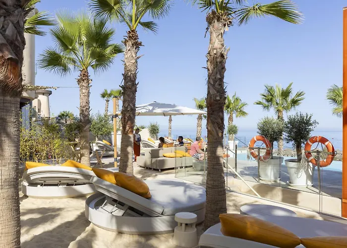 Elegant Luxury With Terrace In Higueron Daire *