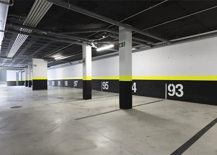 Elegant Luxury With Terrace In Higueron Apartment *