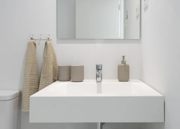 Elegant Luxury With Terrace In Higueron Apartment