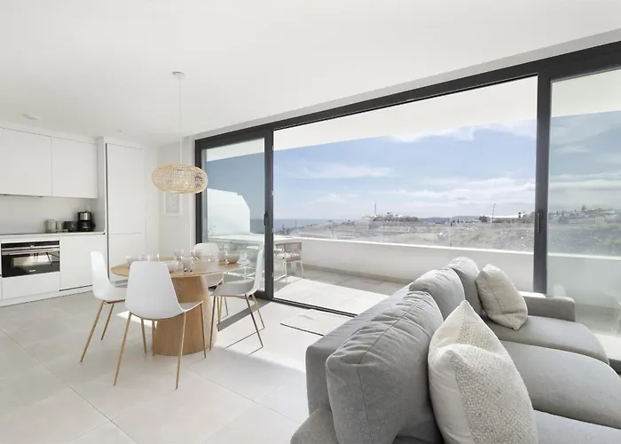 Elegant Luxury With Terrace In Higueron Daire *