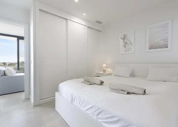 Elegant Luxury With Terrace In Higueron Daire Fuengirola