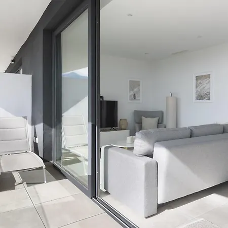 Elegant Luxury With Terrace In Higueron