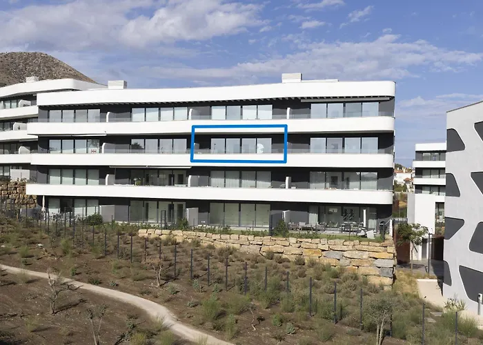 Elegant Luxury With Terrace In Higueron *