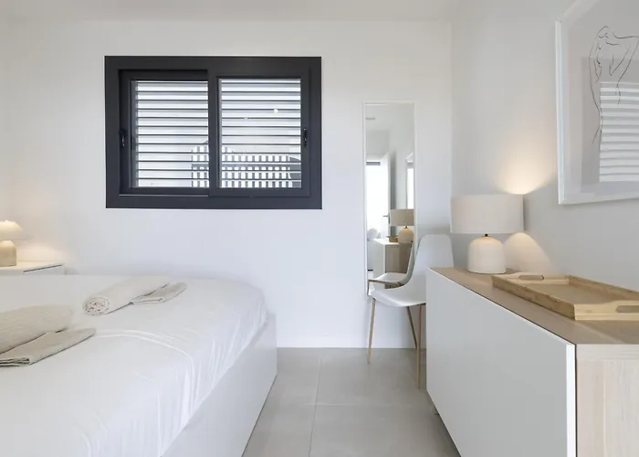 Elegant Luxury With Terrace In Higueron Fuengirola