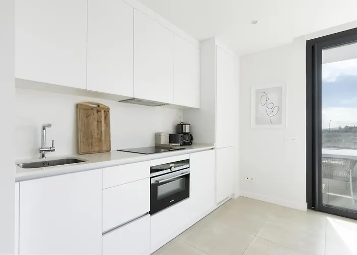 Elegant Luxury With Terrace In Higueron Fuengirola